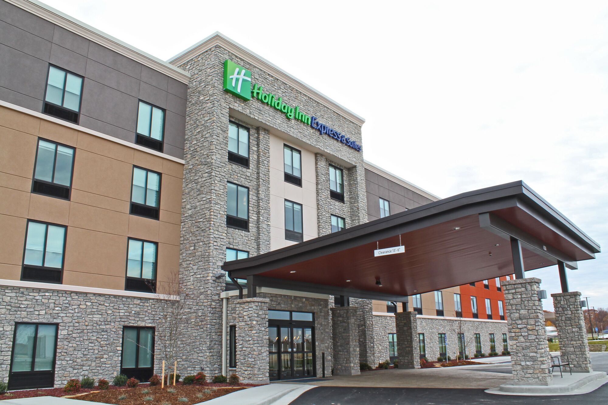 holiday-inn-express-suites-saint-louis-mo-midamerica-hotels